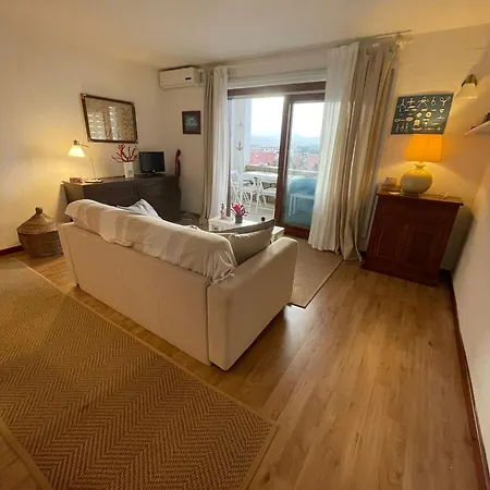 Sea View Apartment *